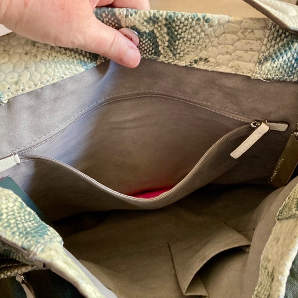 VINCE CAMUTO Maka LEATHER HOBO Snake-print handbag - Picture 2 of 7